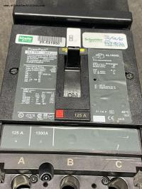 photo of MCCB29998